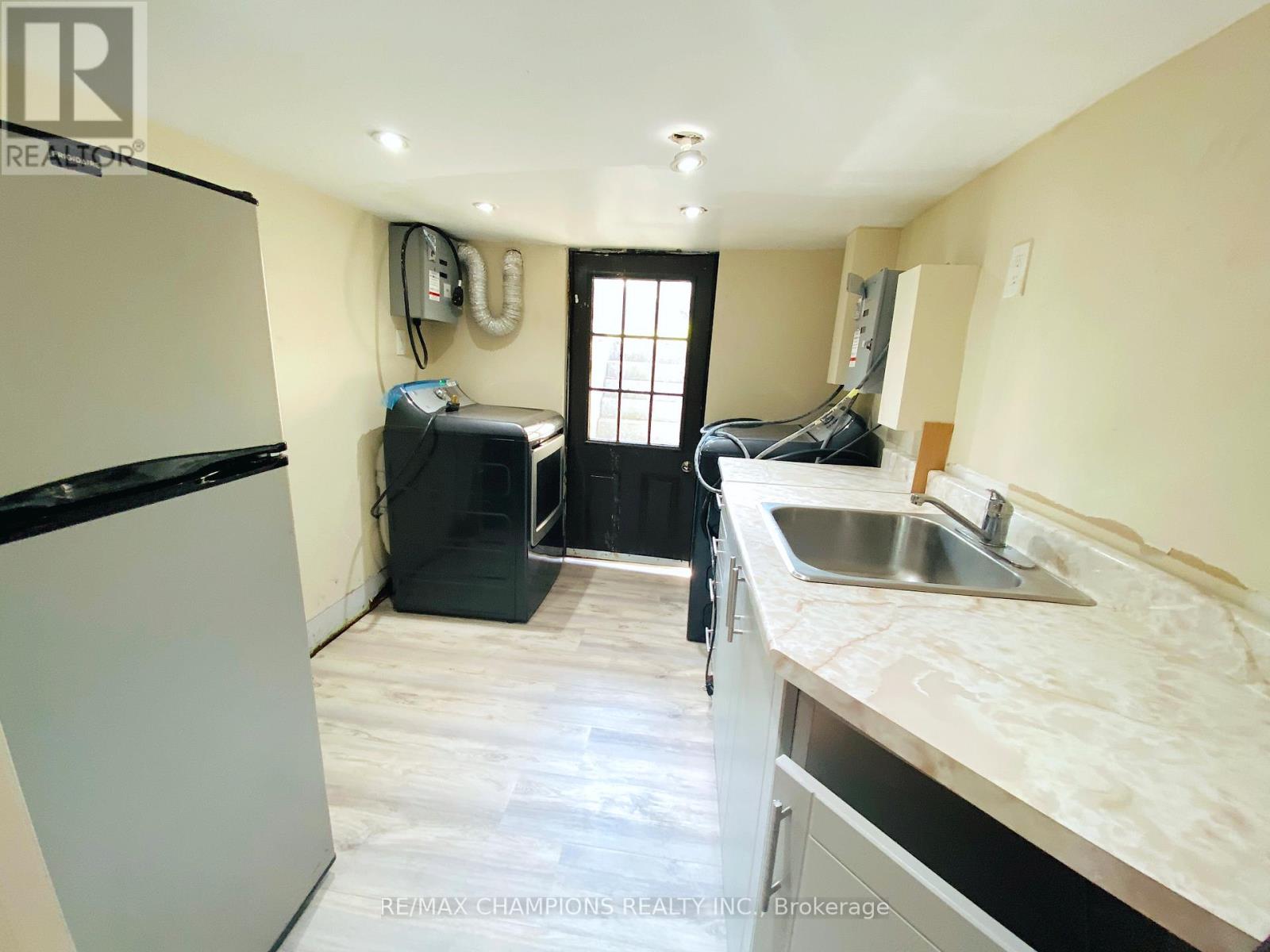 Bsmt - 734 Willard Avenue, Toronto, Ontario  M6S 3S5 - Photo 6 - W12591272