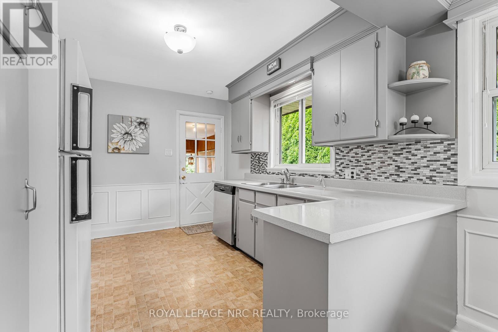 6 Maplewood Drive, St. Catharines, Ontario  L2M 3P1 - Photo 13 - X12591444