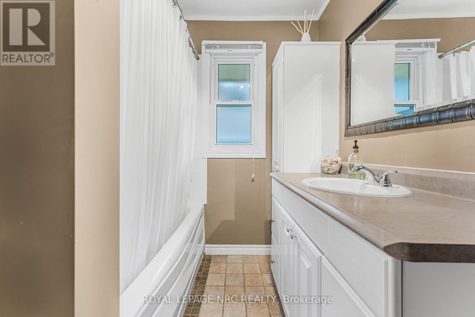 6 Maplewood Drive, St. Catharines, Ontario  L2M 3P1 - Photo 16 - X12591444