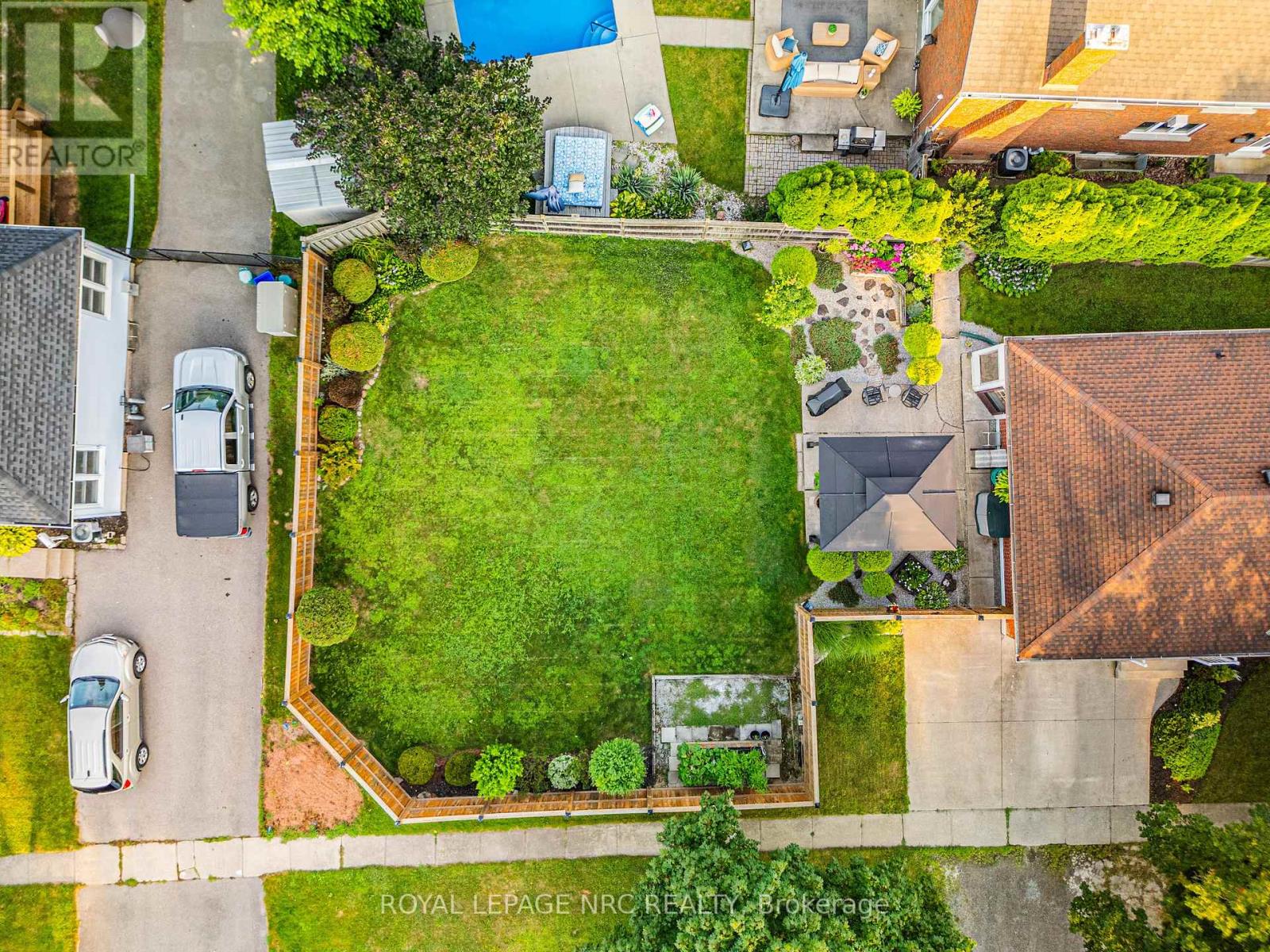 6 Maplewood Drive, St. Catharines, Ontario  L2M 3P1 - Photo 3 - X12591444