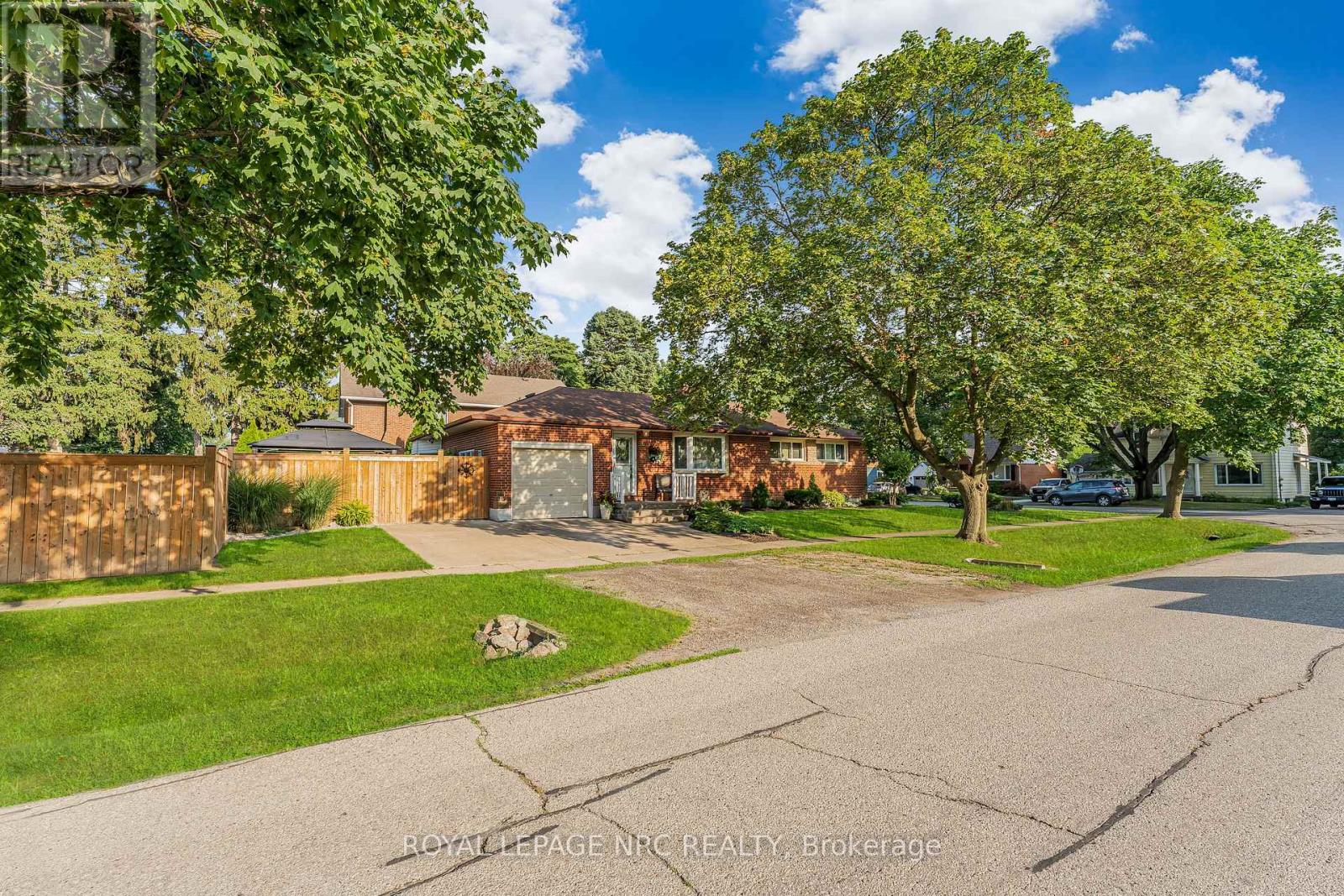 6 Maplewood Drive, St. Catharines, Ontario  L2M 3P1 - Photo 38 - X12591444