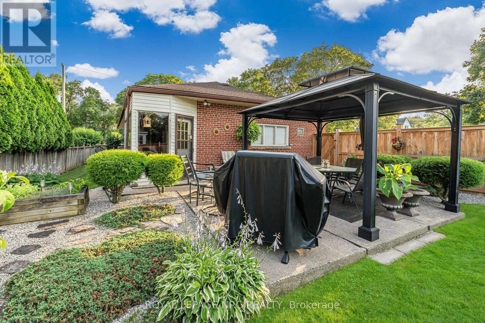 6 Maplewood Drive, St. Catharines, Ontario  L2M 3P1 - Photo 46 - X12591444