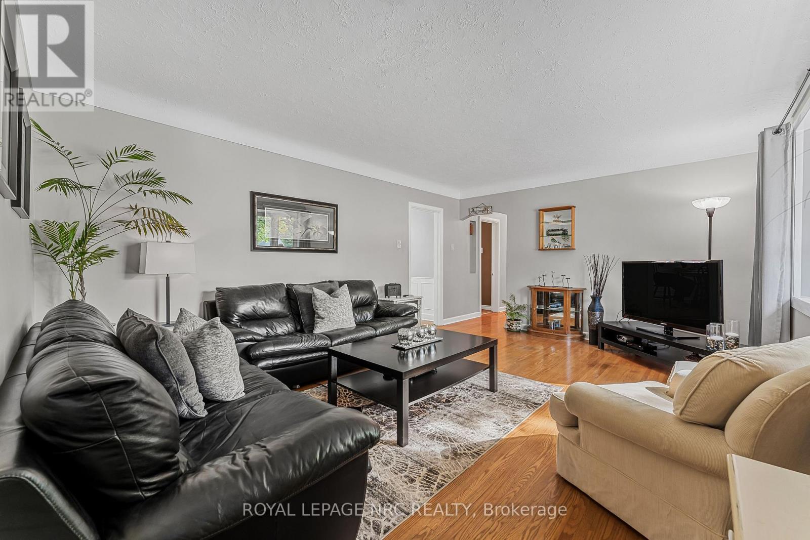 6 Maplewood Drive, St. Catharines, Ontario  L2M 3P1 - Photo 6 - X12591444