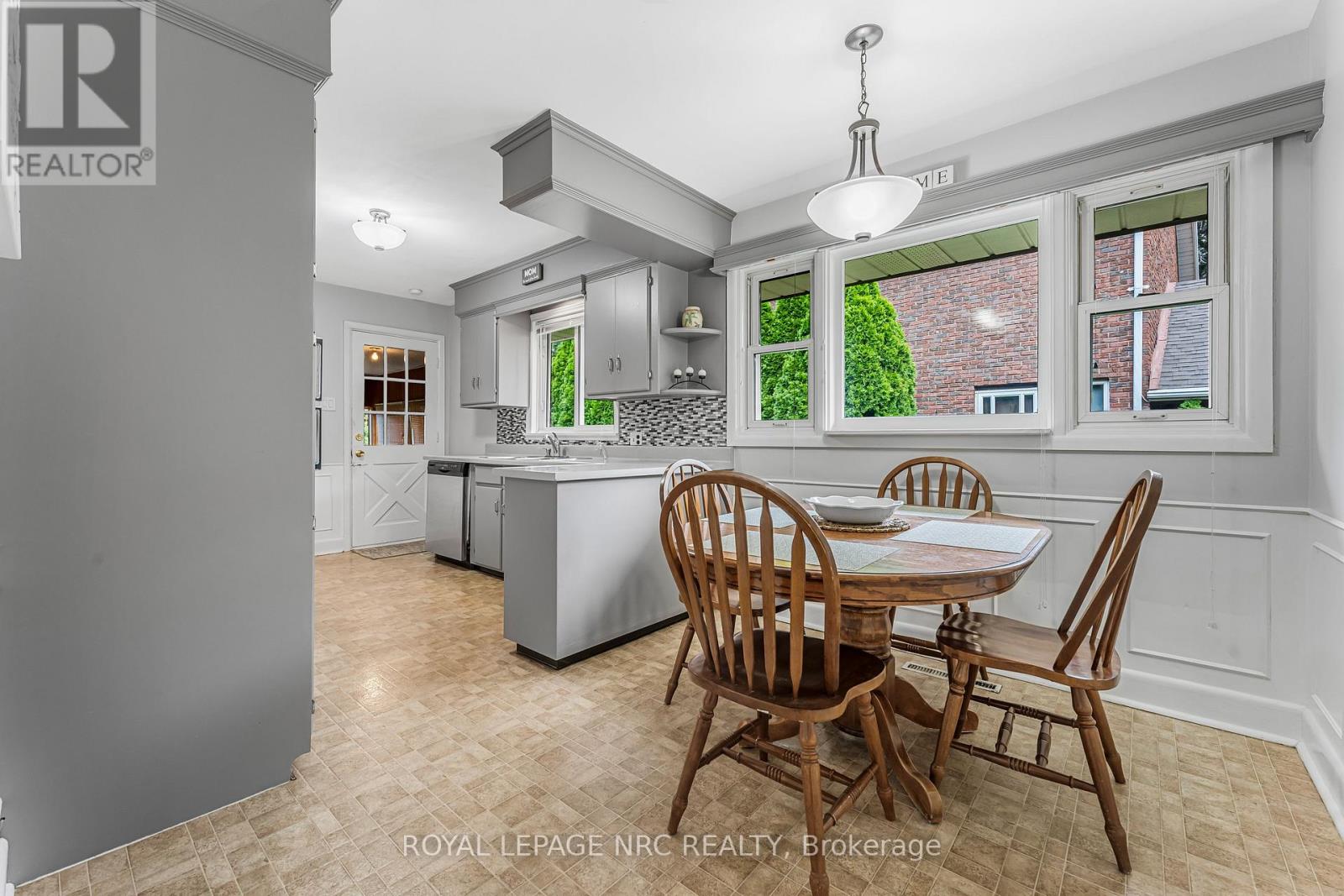 6 Maplewood Drive, St. Catharines, Ontario  L2M 3P1 - Photo 9 - X12591444