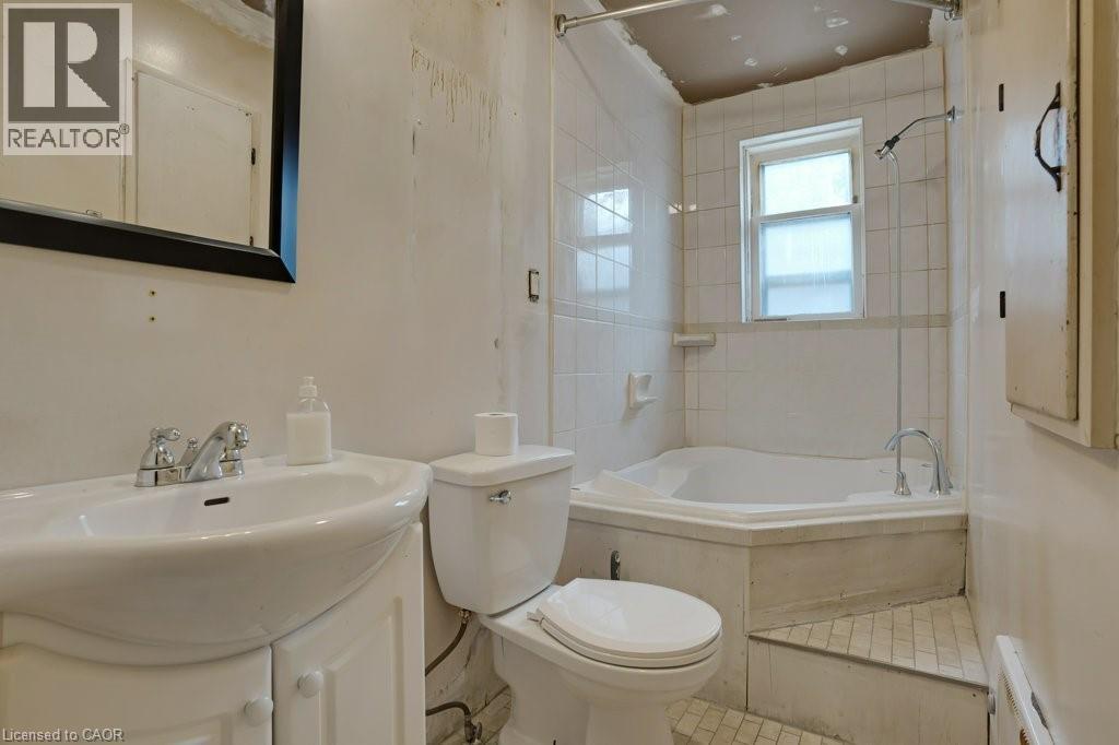 844 S Stirling Avenue S, Kitchener, Ontario  N2M 3K3 - Photo 13 - 40791352