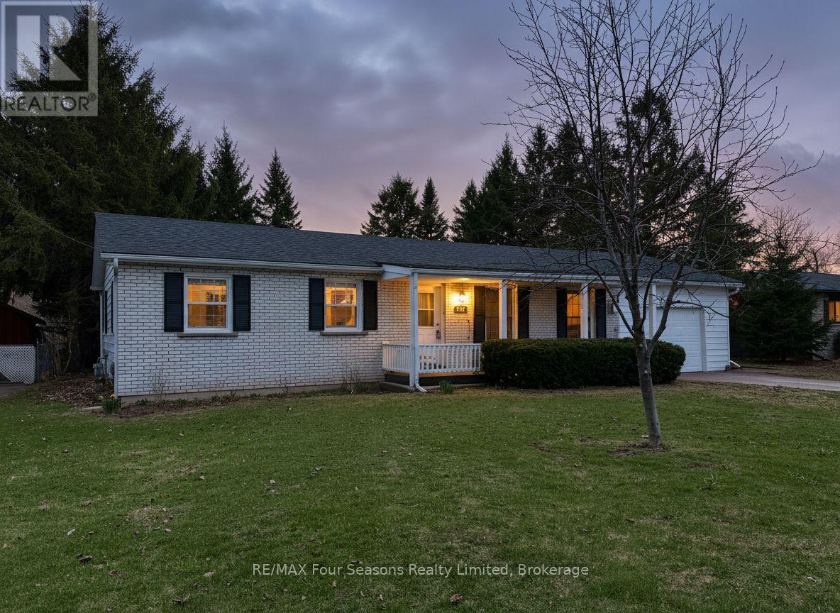 207 Christopher Street, Clearview (Stayner), Ontario  L0M 1S0 - Photo 1 - S12591332