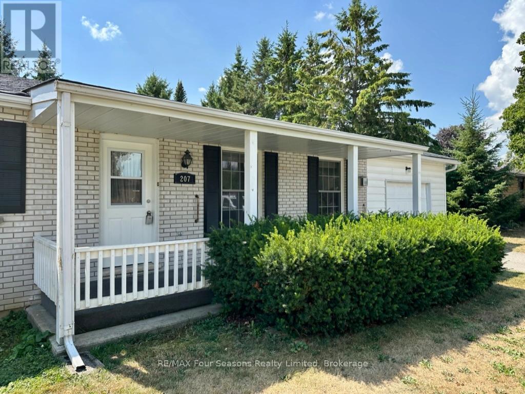 207 Christopher Street, Clearview (Stayner), Ontario  L0M 1S0 - Photo 2 - S12591332