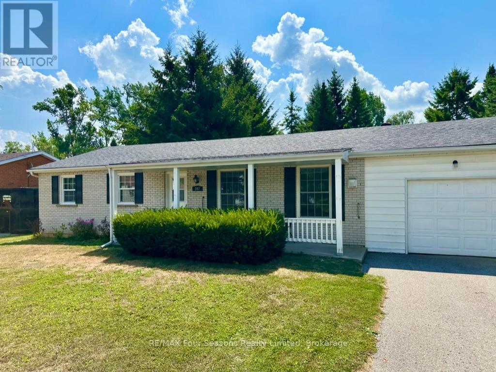 207 Christopher Street, Clearview (Stayner), Ontario  L0M 1S0 - Photo 3 - S12591332