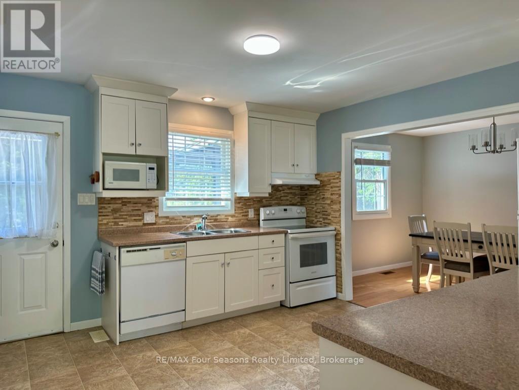 207 Christopher Street, Clearview (Stayner), Ontario  L0M 1S0 - Photo 6 - S12591332