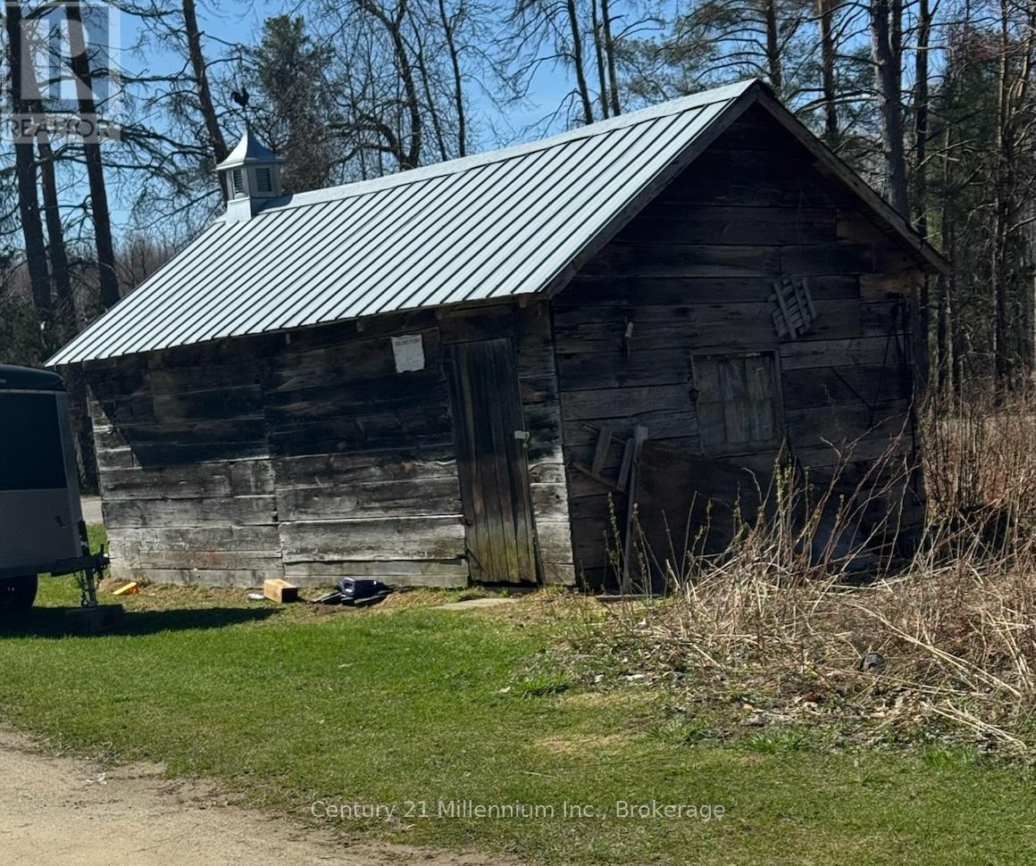 3664 Hogback Road, Clearview, Ontario  L0M 1N0 - Photo 3 - S12591384