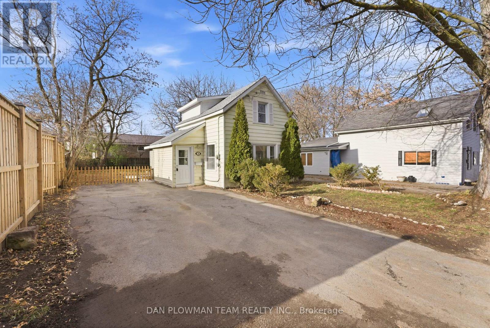 2 Wickett Street, Belleville, Ontario  K8P 3W6 - Photo 4 - X12591250