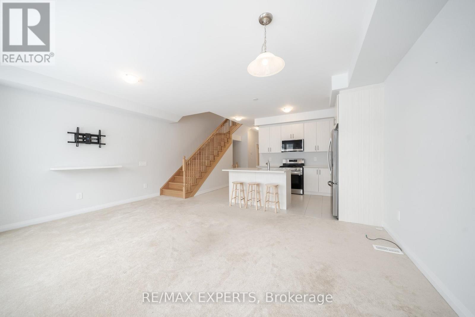 124 Corley Street, Kawartha Lakes, Ontario  K9V 0R4 - Photo 11 - X12591322