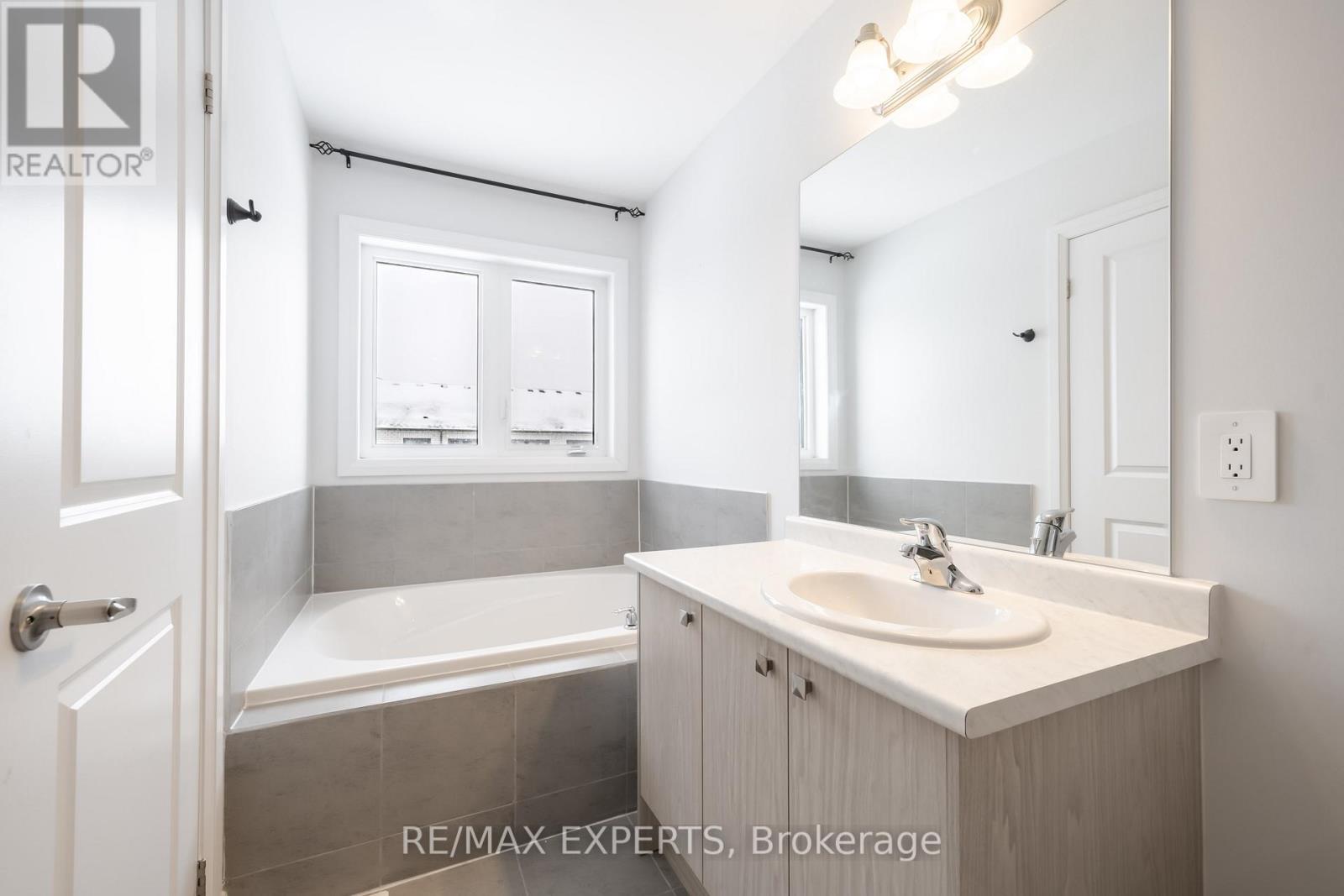 124 Corley Street, Kawartha Lakes, Ontario  K9V 0R4 - Photo 34 - X12591322