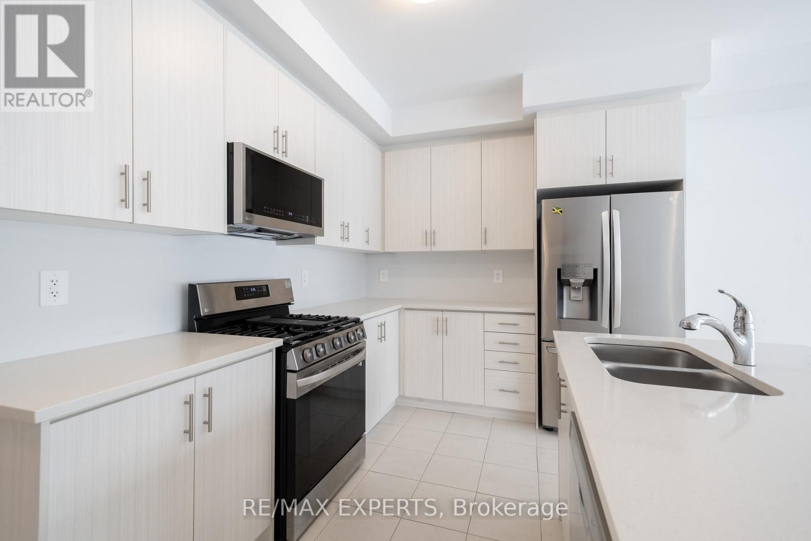 124 Corley Street, Kawartha Lakes, Ontario  K9V 0R4 - Photo 8 - X12591322