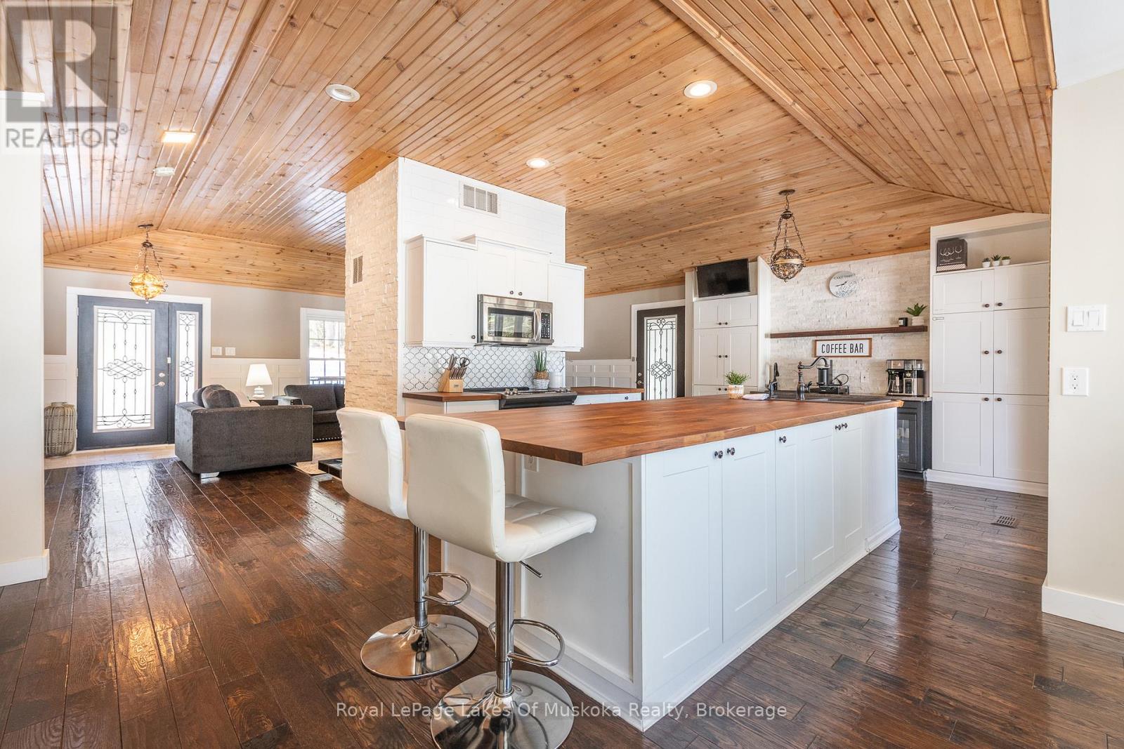 1420 Limberlost Road, Lake Of Bays, Ontario  P1H 2J6 - Photo 8 - X12591528