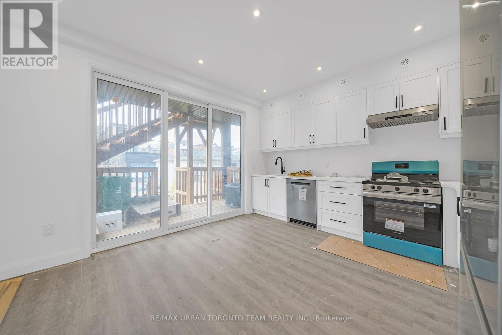 Second - 474 Montrose Avenue, Toronto, Ontario  M6G 3H1 - Photo 2 - C12591486