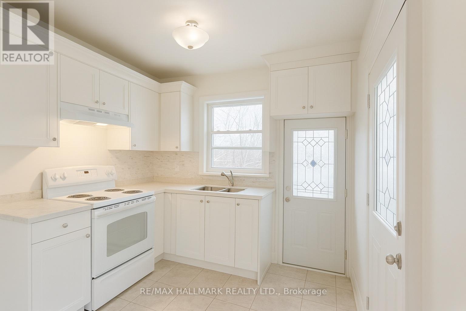 Main - 57 Kappele Avenue, Toronto, Ontario  M4N 2Z4 - Photo 4 - C12591526