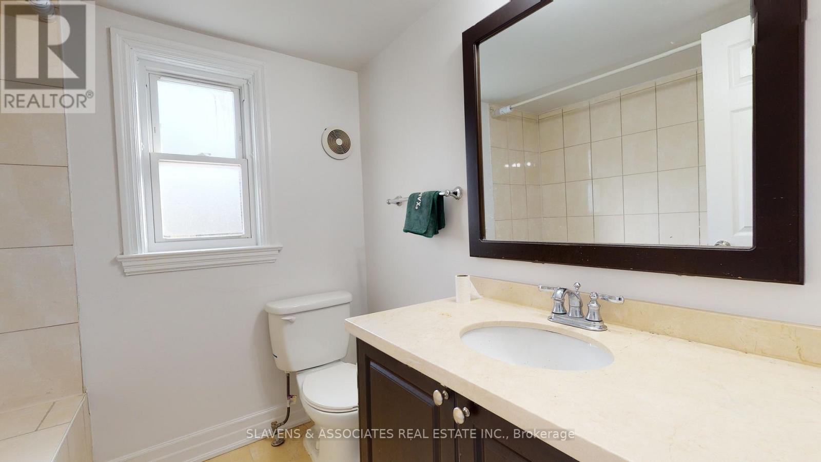 Upper - 262 Poyntz Avenue, Toronto, Ontario  M2N 1J7 - Photo 11 - C12591540