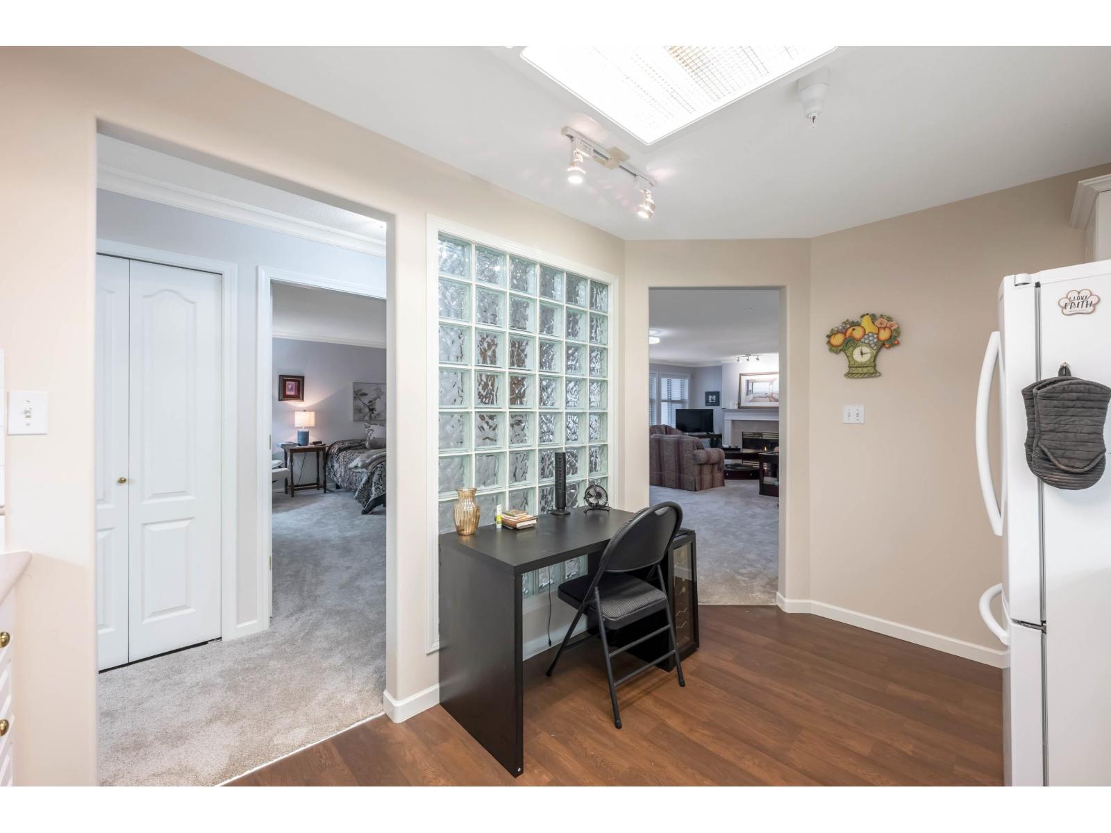 209 15350 19a Avenue, Surrey, British Columbia V4A 9W1 - Photo 11 - R3071157