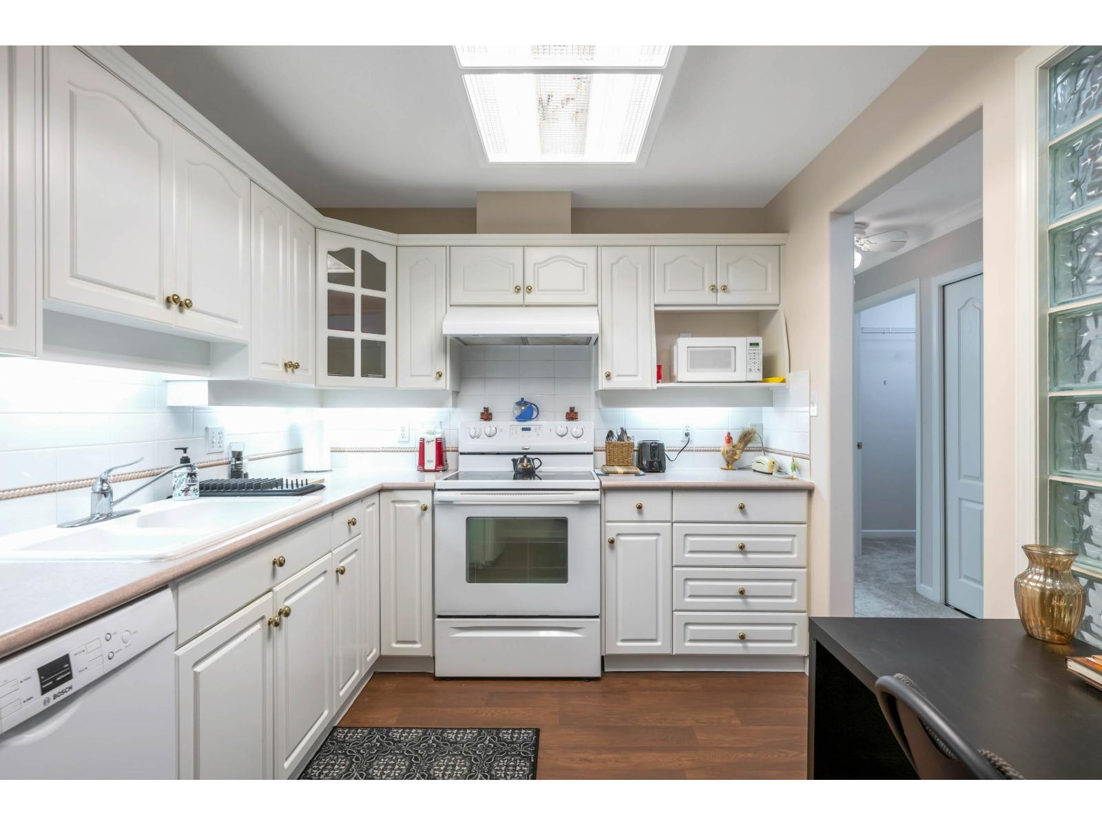 209 15350 19a Avenue, Surrey, British Columbia V4A 9W1 - Photo 9 - R3071157