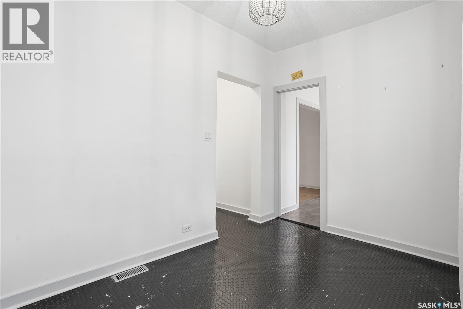 830 D Avenue N, Saskatoon, Saskatchewan  S7L 1N2 - Photo 6 - SK025037