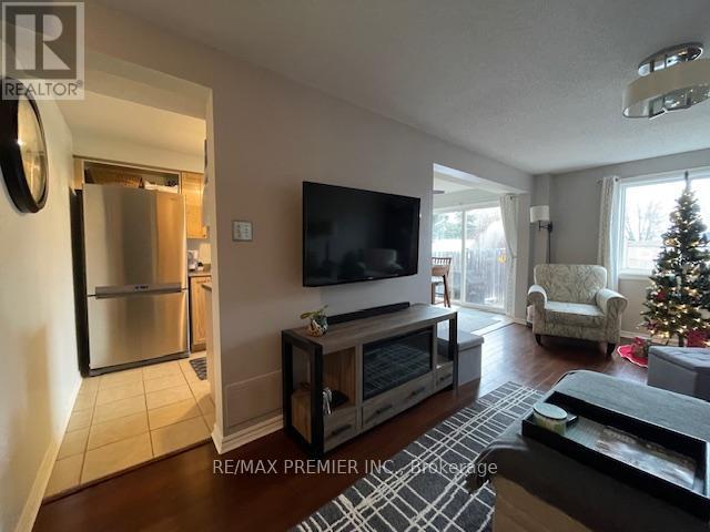 105 Courtney Crescent, Barrie (Painswick South), Ontario  L4N 5S9 - Photo 3 - S12591398