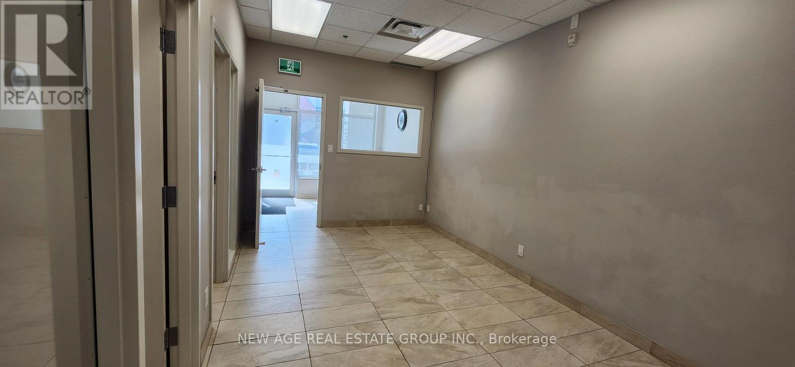 106 - 1065 Canadian Place, Mississauga, Ontario  L4W 1J9 - Photo 10 - W12591336