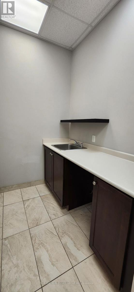 106 - 1065 Canadian Place, Mississauga, Ontario  L4W 1J9 - Photo 13 - W12591336