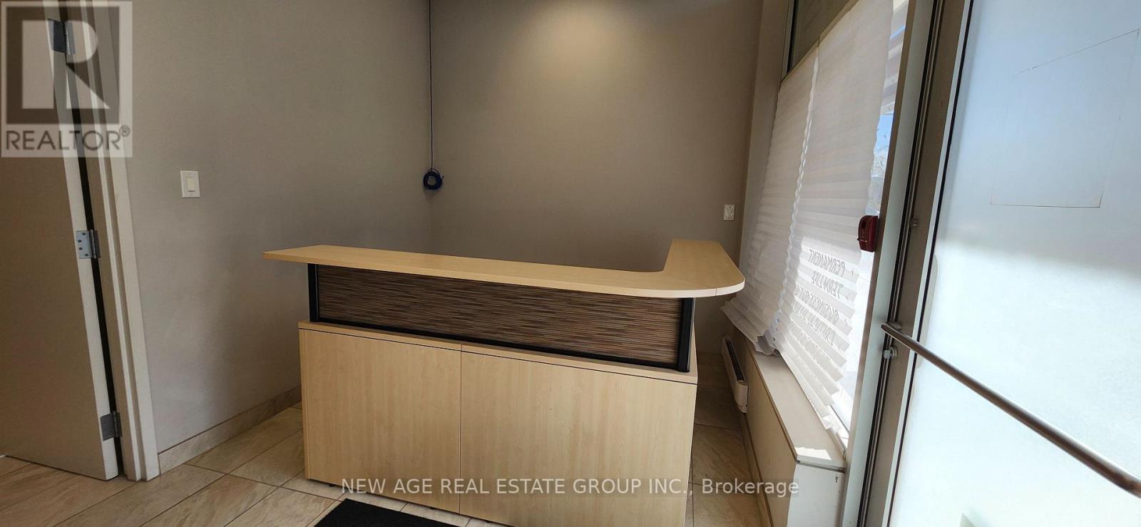 106 - 1065 Canadian Place, Mississauga, Ontario  L4W 1J9 - Photo 4 - W12591336