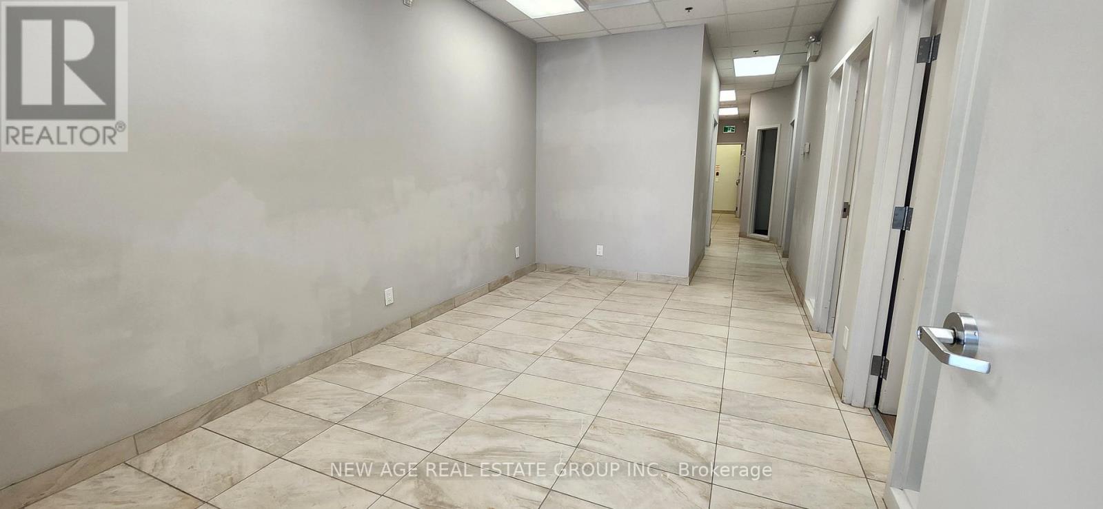 106 - 1065 Canadian Place, Mississauga, Ontario  L4W 1J9 - Photo 5 - W12591336