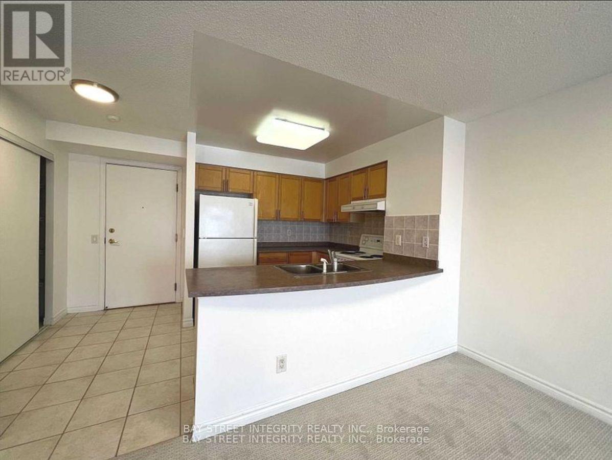 1516 - 25 Kingsbridge Garden Circle, Mississauga, Ontario  L5R 4B1 - Photo 5 - W12591372