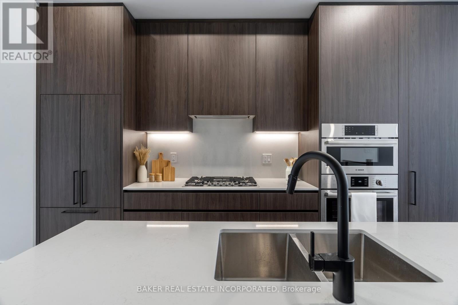 31 - 50 Coveside Drive, Mississauga, Ontario  L5H 0B2 - Photo 3 - W12591388