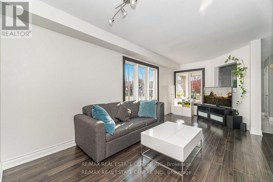 6835 Dillingwood Drive, Mississauga, Ontario  L5N 6Z9 - Photo 11 - W12591406