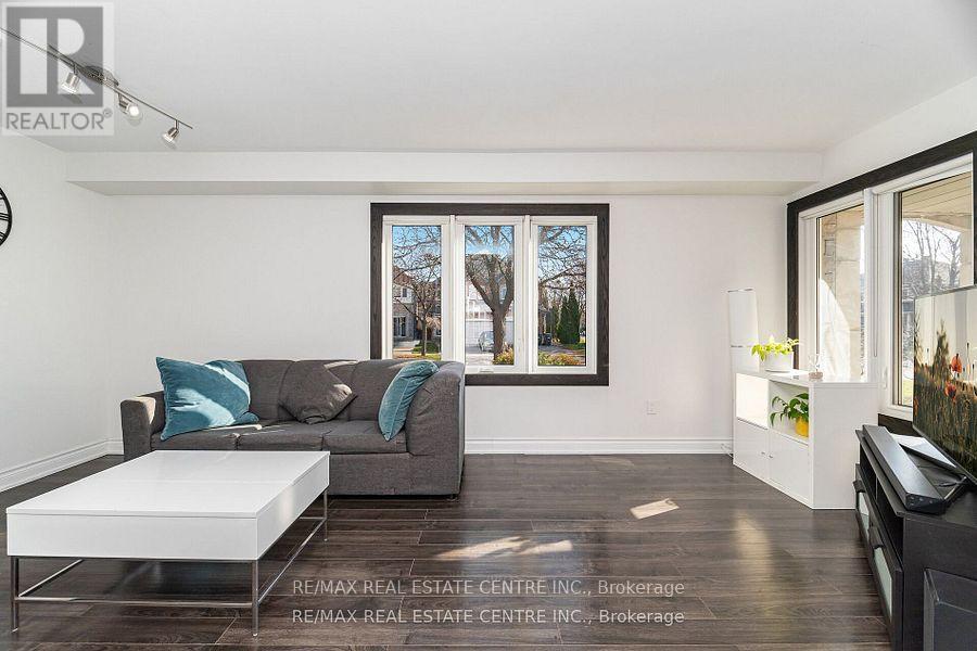 6835 Dillingwood Drive, Mississauga, Ontario  L5N 6Z9 - Photo 12 - W12591406