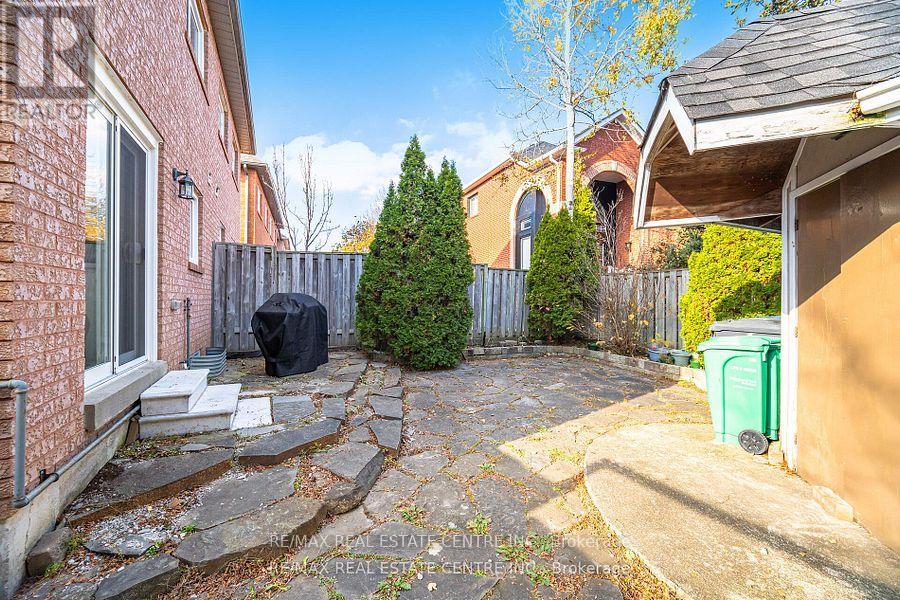 6835 Dillingwood Drive, Mississauga, Ontario  L5N 6Z9 - Photo 46 - W12591406