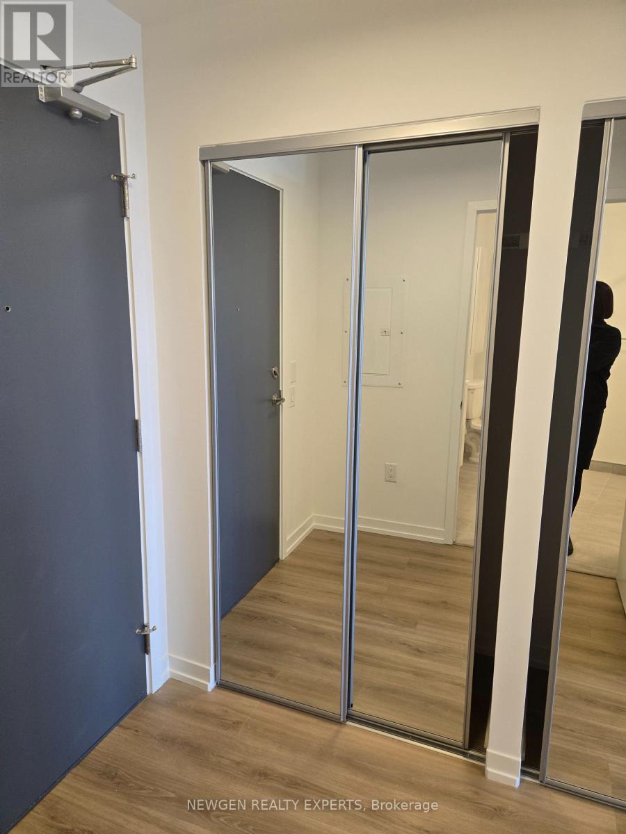 1411 - 2485 Eglinton Avenue W, Mississauga, Ontario  L5M 2T1 - Photo 3 - W12591428