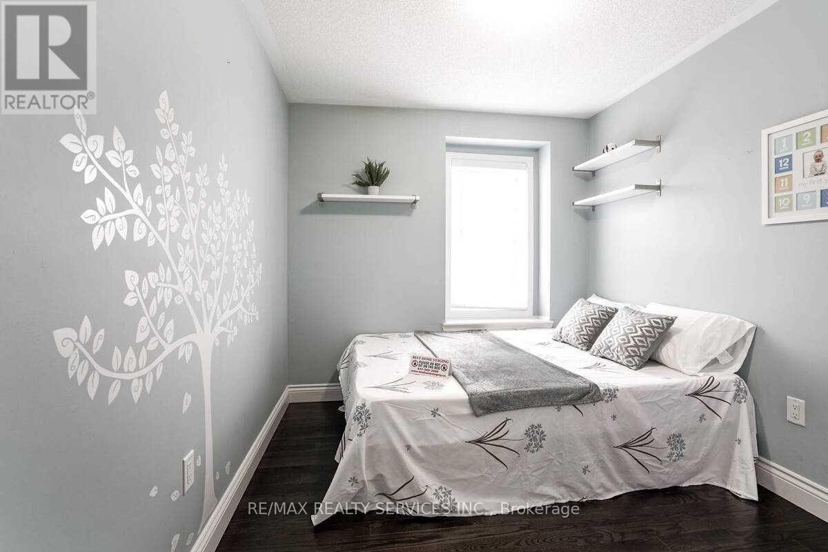 15 Vanhorne Close, Brampton, Ontario  L7A 0X7 - Photo 8 - W12591468