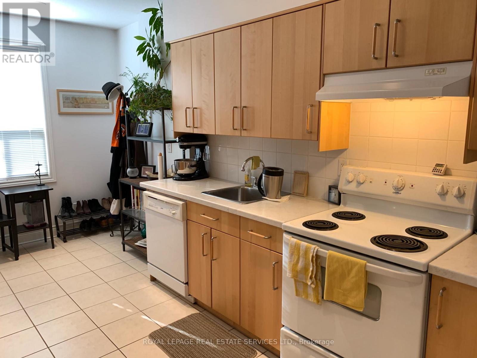 2 - 2 Harshaw Avenue, Toronto, Ontario  M6S 1X8 - Photo 4 - W12591538