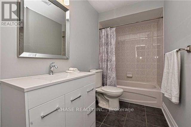 3811 Tacc Drive, Mississauga, Ontario  L5M 6X3 - Photo 5 - W12591544