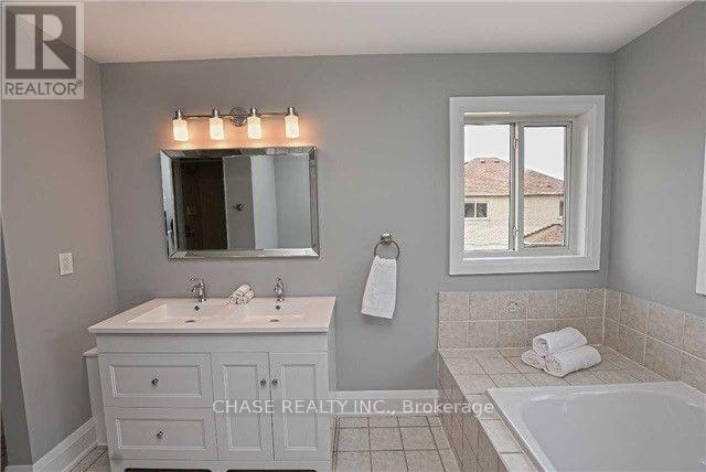 3811 Tacc Drive, Mississauga, Ontario  L5M 6X3 - Photo 6 - W12591544