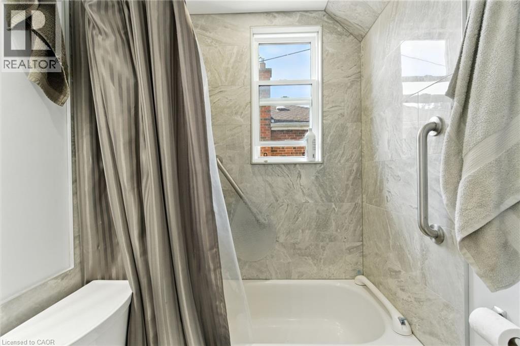 74 East 14th Street, Hamilton, Ontario  L9A 4B5 - Photo 10 - 40789831