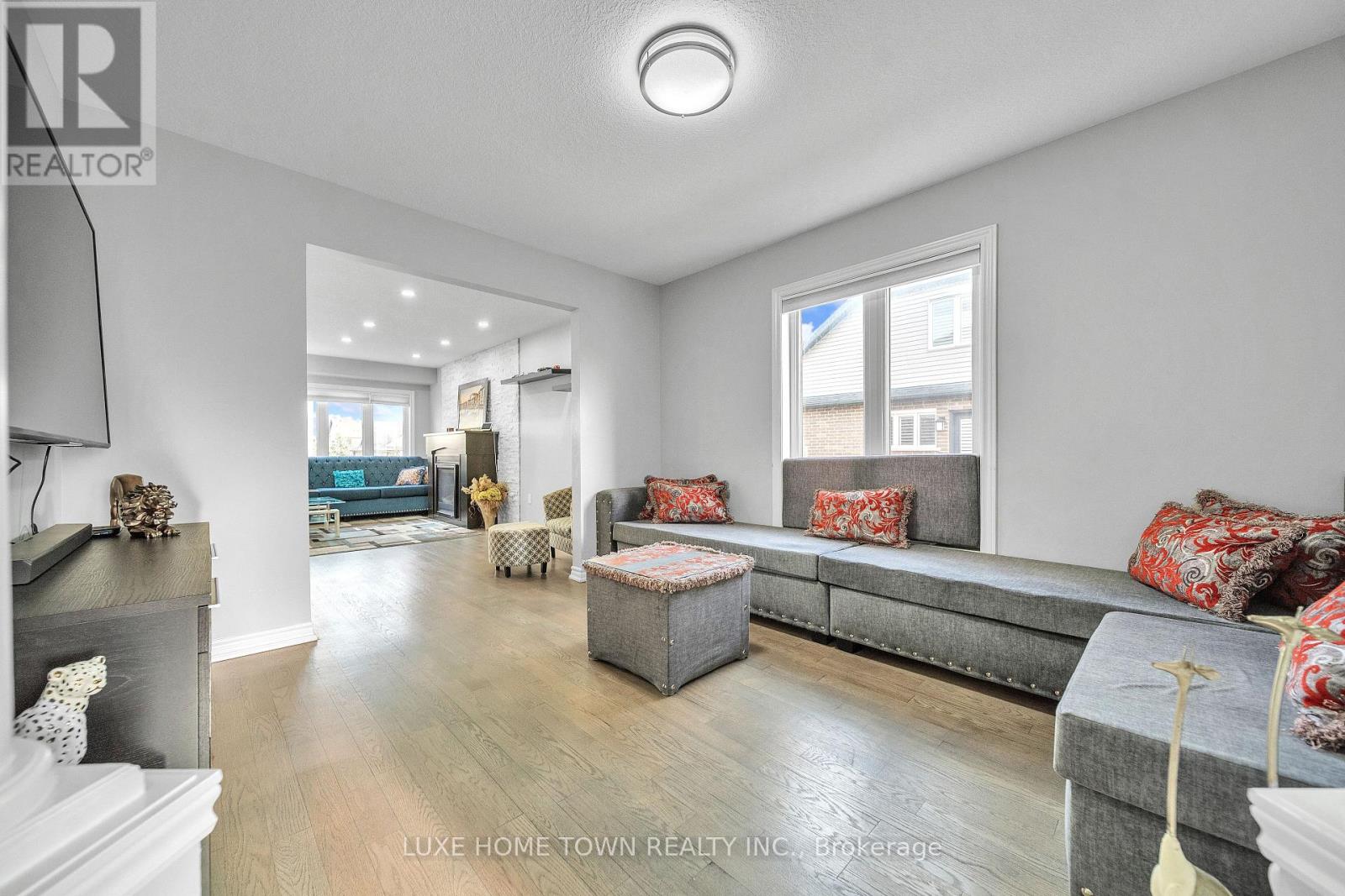 52 Riley Crescent E, Centre Wellington, Ontario  N1M 0C2 - Photo 9 - X12591376