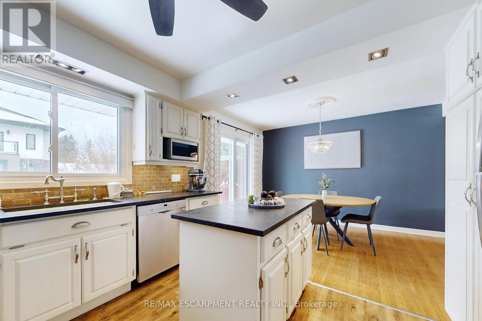 19 Douglas Road, Hamilton, Ontario  L9G 2E2 - Photo 10 - X12591426