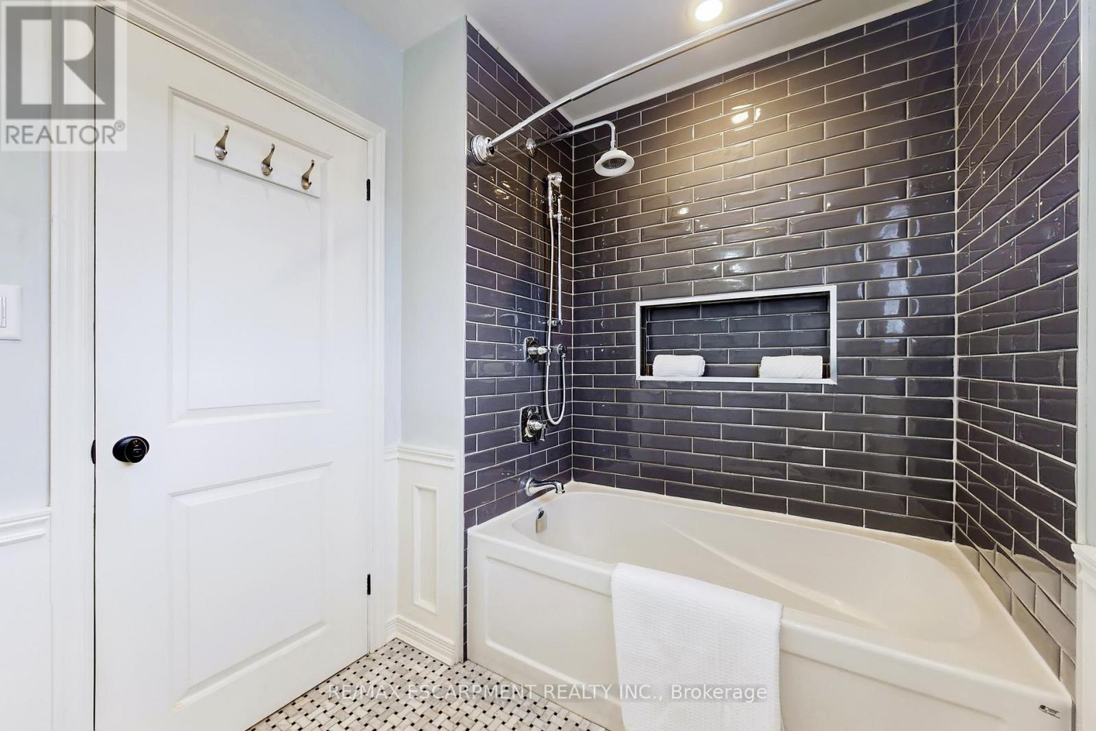 19 Douglas Road, Hamilton, Ontario  L9G 2E2 - Photo 22 - X12591426