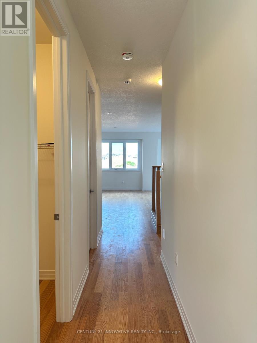 202 Port Crescent, Welland, Ontario  L3B 3J3 - Photo 2 - X12591476