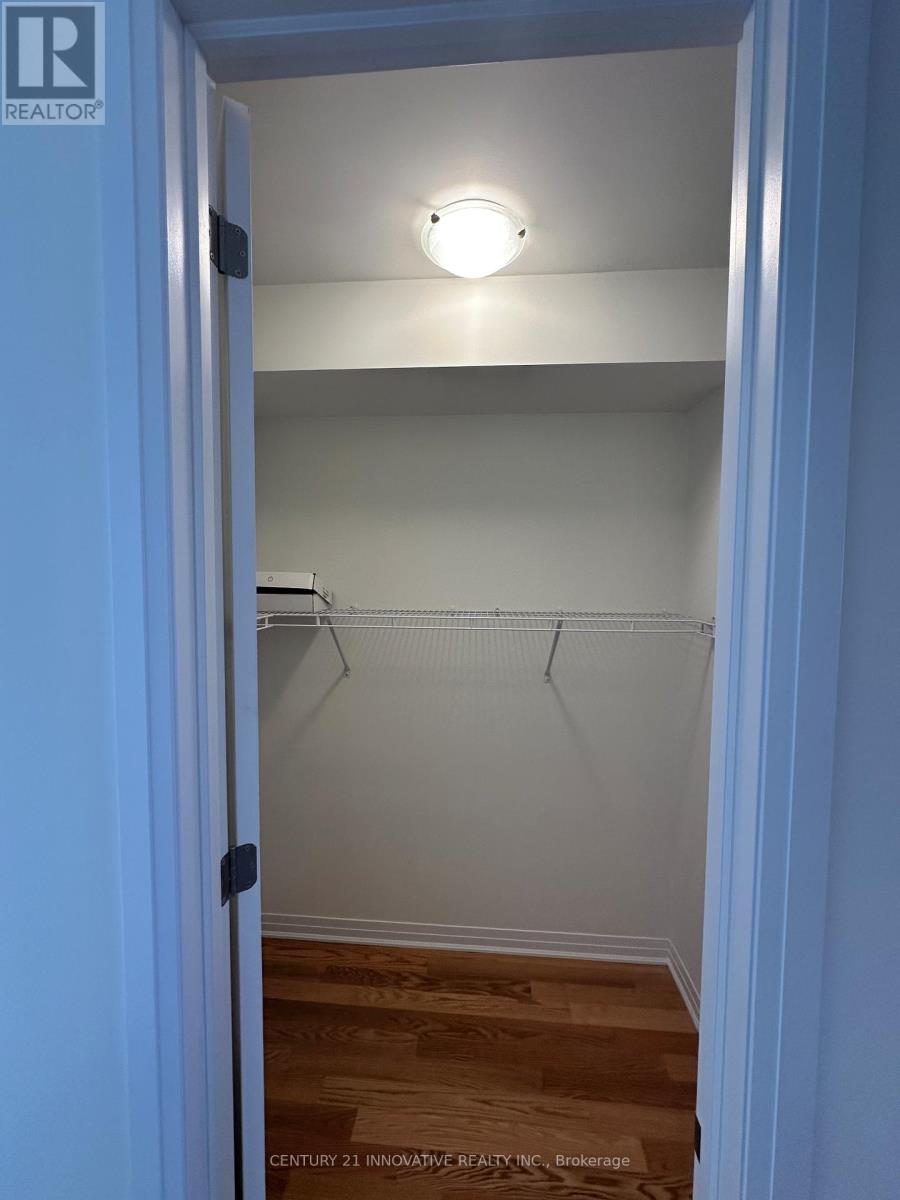 202 Port Crescent, Welland, Ontario  L3B 3J3 - Photo 3 - X12591476