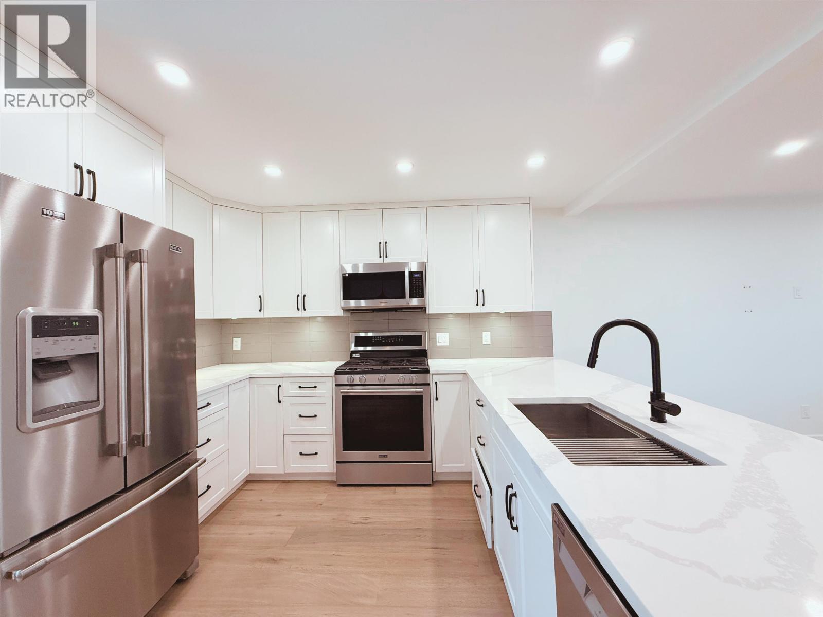 1967 Dorset Avenue, Port Coquitlam, British Columbia  V3B 2A6 - Photo 2 - R3071203