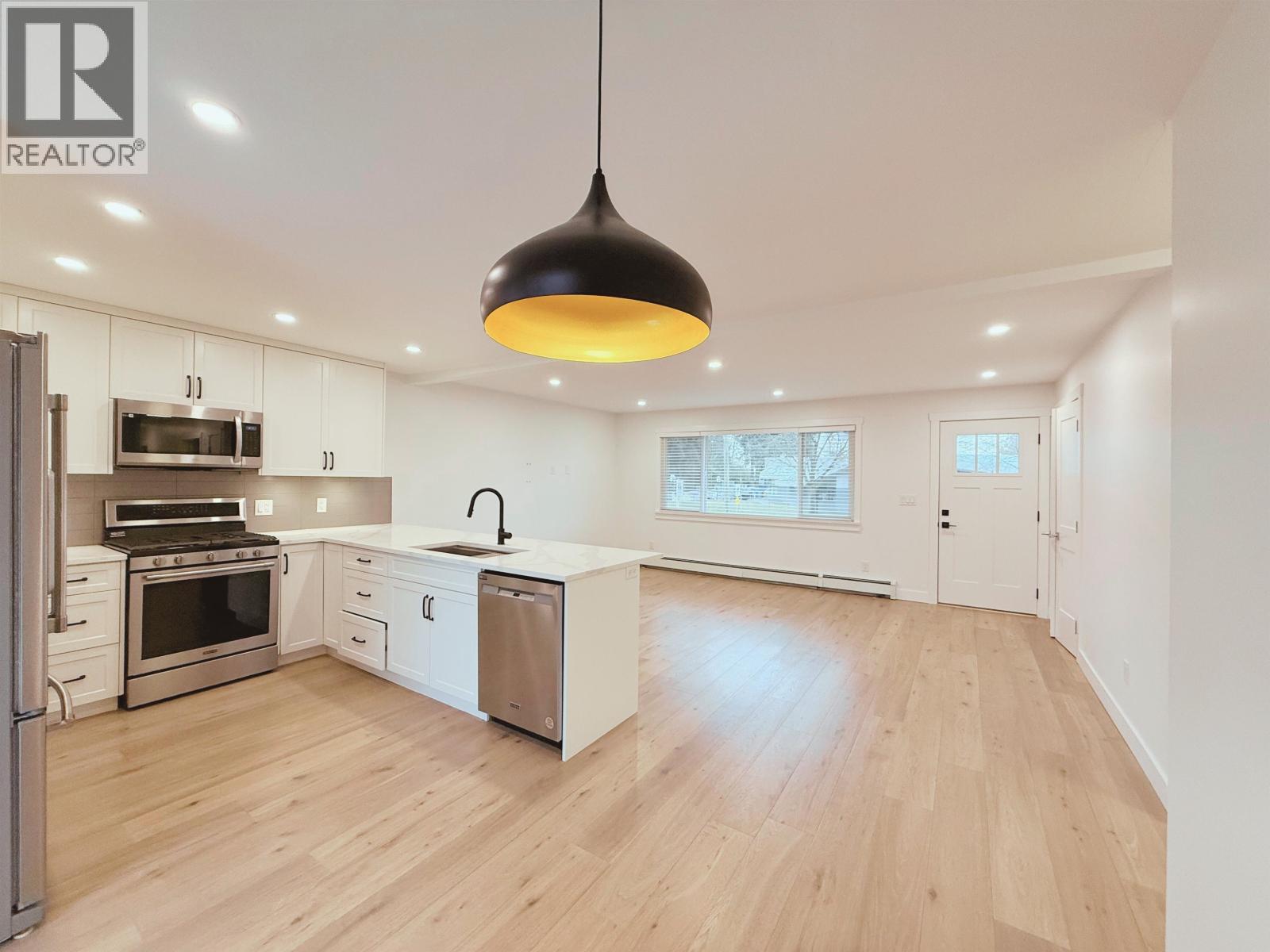 1967 Dorset Avenue, Port Coquitlam, British Columbia  V3B 2A6 - Photo 3 - R3071203