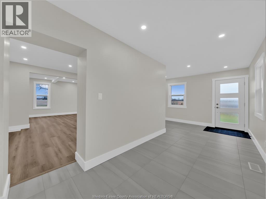 27 Road 7 East, Kingsville, Ontario  N0P 2G0 - Photo 5 - 25030909