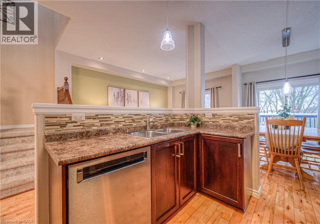 385 Westmeadow Drive, Kitchener, Ontario  N2N 3K8 - Photo 6 - 40790827